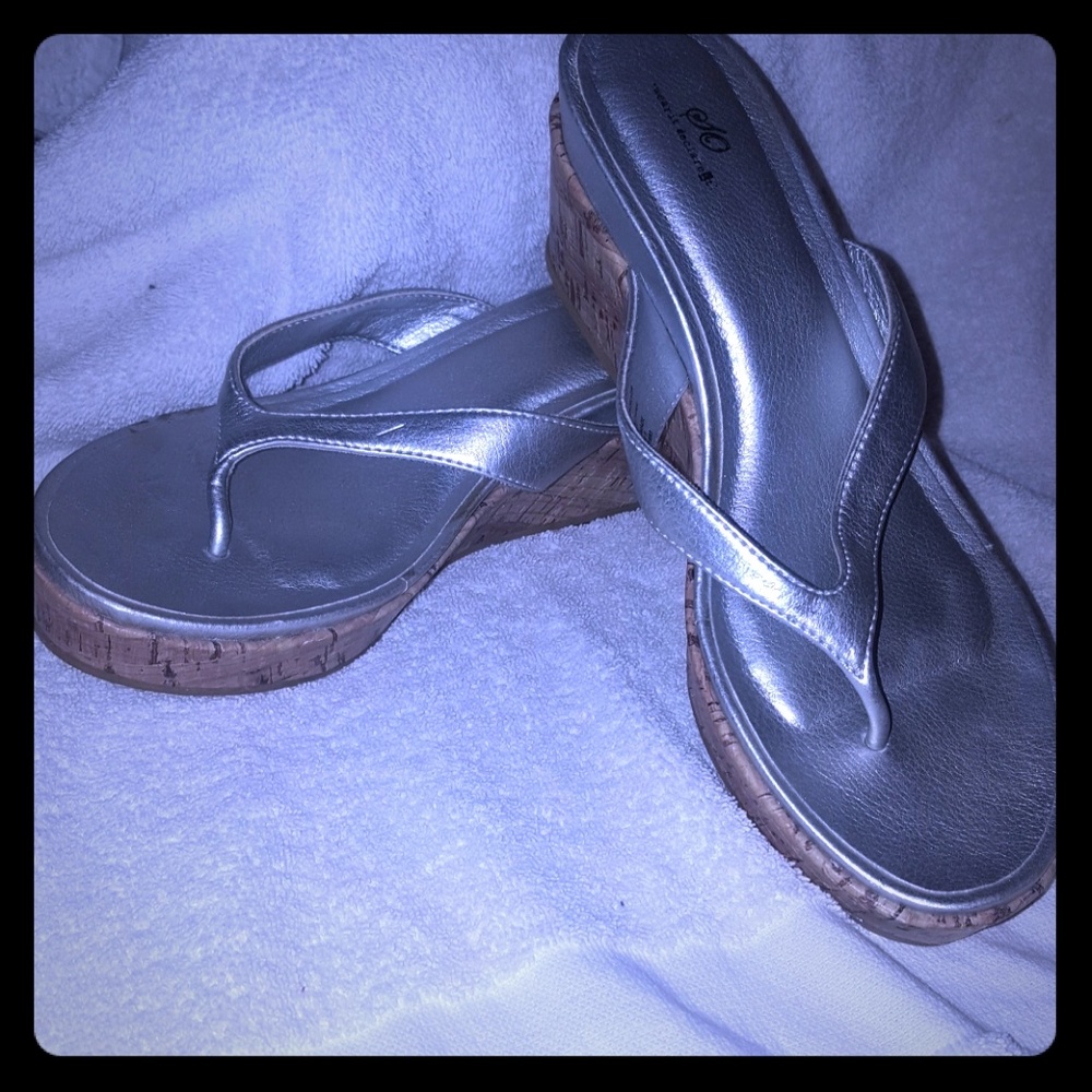 Silver platform sandals Women's 8M